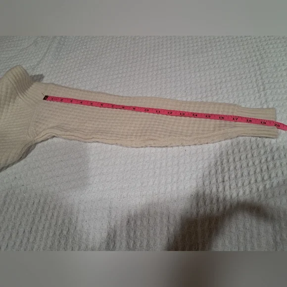 Everlane Recycled Cashmere Waffle Knit Crew Neck Sweater with Pockets – Cream XS - Picture 5 of 15